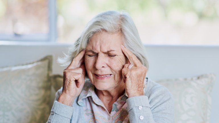 Schlaganfall: Schlimme Kopfschmerzen als Symptom
